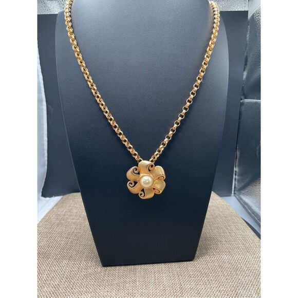 Vintage Simulated Pearl Pendant Necklace Goldtone Costume Jewelry - Picture 1 of 8